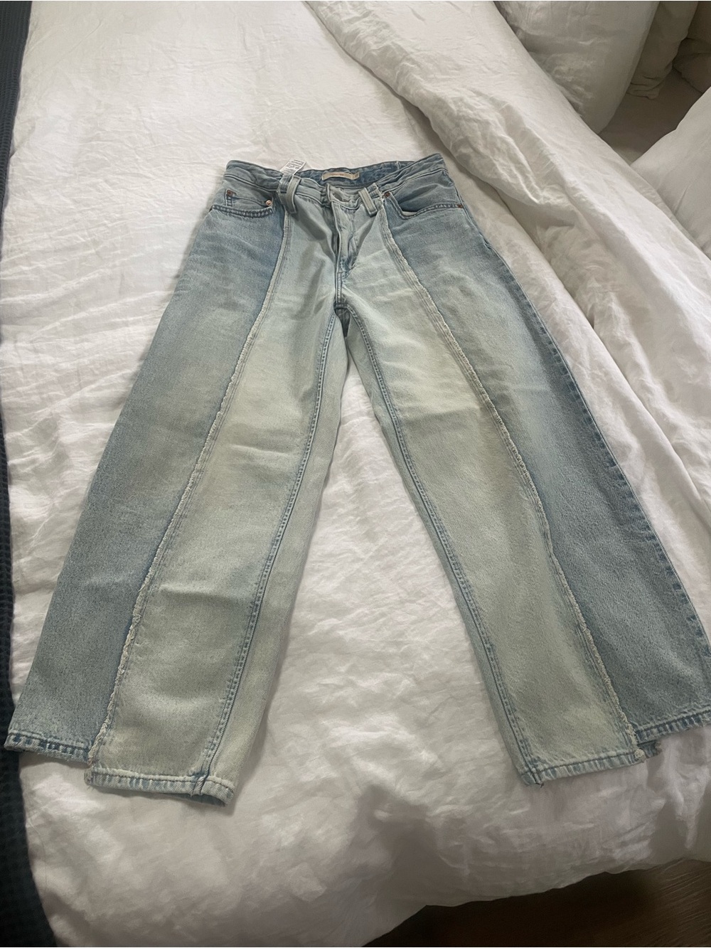LEVI’S BAGGIE DAD JEANS